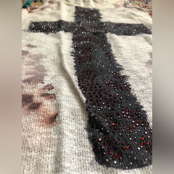 Women’s long white shirt with cross design and rhinestones - Picture 2 of 4